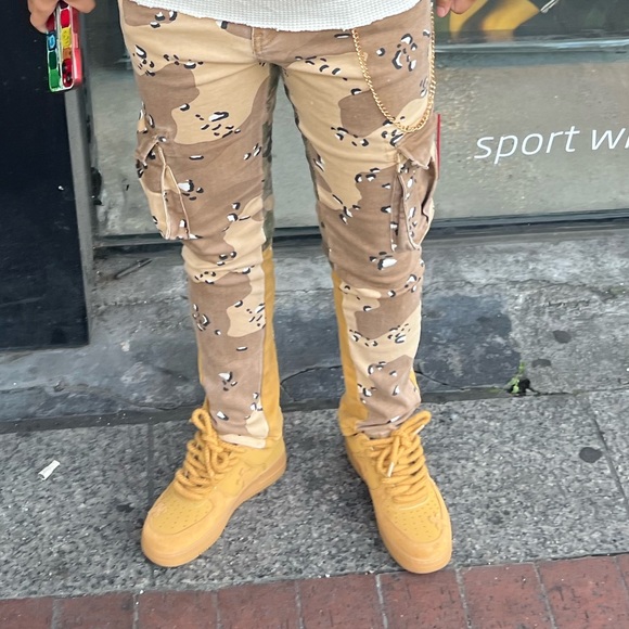 Tennis shoes - Picture 3 of 3